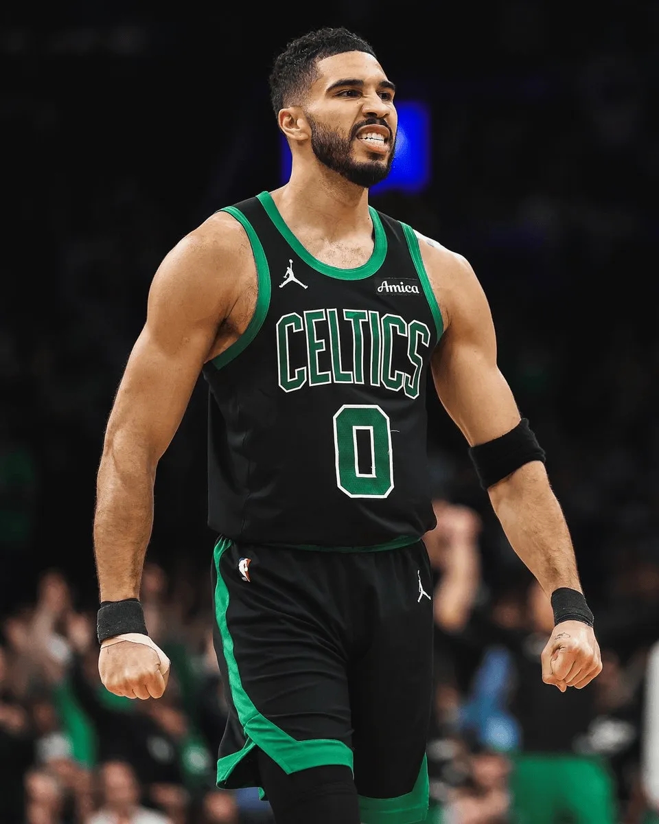 熊猫体育包含莎拉波娃在TL比赛中连败浙江稠州止住颓势备战德甲，塔图姆关键时刻失利看傻球迷的词条